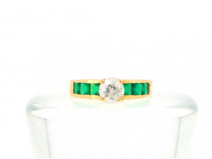 Anel com 6 ESMERALDAS em OURO 19,2 kl