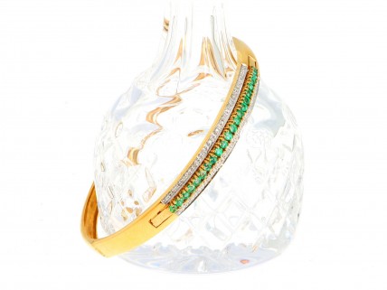 Escrava com 21 ESMERALDAS e 72 DIAMANTES em OURO 18kl