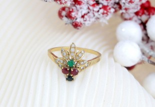 Anel em OURO 19,2K - 21 DIAMANTES, 2 RUBIS, 1 ESMERALDA e 1 SAFIRA