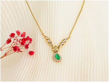 Colar em OURO 19,2K - 30 DIAMANTES e ESMERALDA 