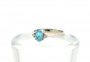 Anel Solitário com 1 TOPÁZIO e 2 DIAMANTES em OURO 19,2 kl