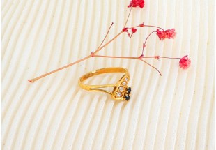  Anel ANTIGO em OURO 19,2K - 4 DIAMANTES e 2 TOPÁZIOS