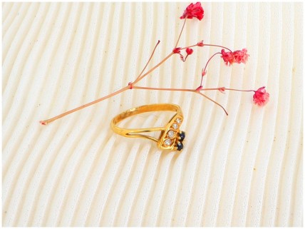  Anel ANTIGO em OURO 19,2K - 4 DIAMANTES e 2 TOPÁZIOS