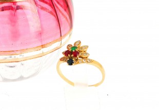 Anel em OURO 19,2K - 21 DIAMANTES, 2 RUBIS, 1 ESMERALDA e 1 SAFIRA