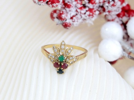 Anel em OURO 19,2K - 21 DIAMANTES, 2 RUBIS, 1 ESMERALDA e 1 SAFIRA