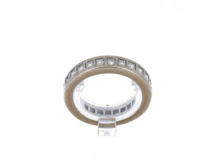 Memória em Ouro de 18K - 22 DIAMANTES