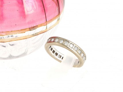 Memória em Ouro de 18K - 22 DIAMANTES