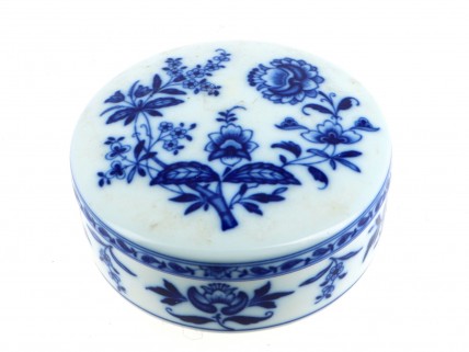 Caixa de porcelana vista alegre com tampa