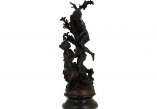 Escultura em bronze com anjos