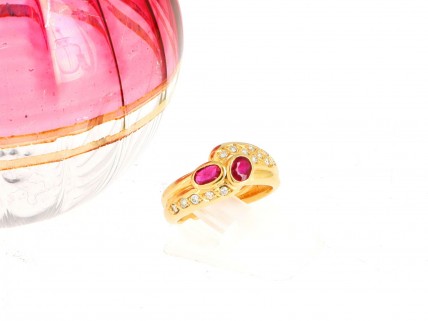 Anel em OURO 19,2K - 14 DIAMANTES e 2 RUBIS