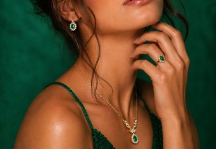 Anel em OURO 19.2K - 1 Esmeralda, 12 Diamantes