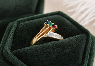 Anel em OURO 19,2K e PRATA - 4 DIAMANTES, ESMERALDA, SAFIRA e RUBI