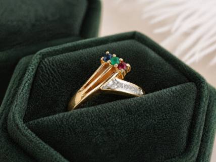 Anel em OURO 19,2K e PRATA - 4 DIAMANTES, ESMERALDA, SAFIRA e RUBI