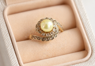 Anel com 28 DIAMANTES e 1 Pérola em OURO 19,2 kl