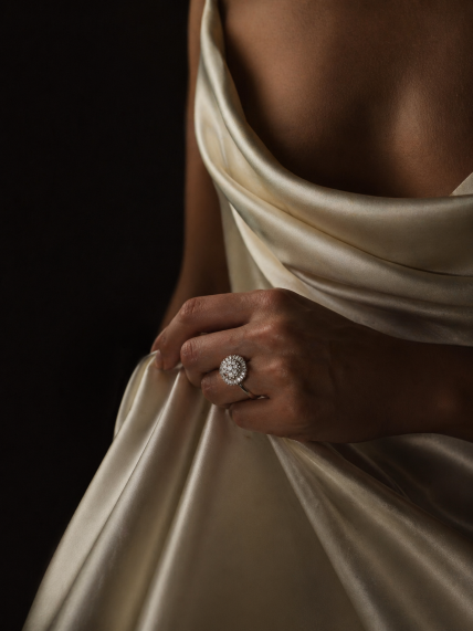 Anel ANTIGO em 14K - 19 Diamantes