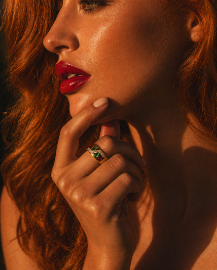 Anel ANTIGO em OURO 14K - 7 Diamantes, 2 Rubis e 2 Esmeraldas