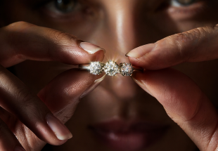 Anel em OURO Branco 19,2K - 3 Diamantes