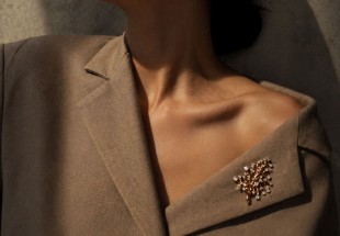 Alfinete em OURO 19,2K - 39 Diamantes