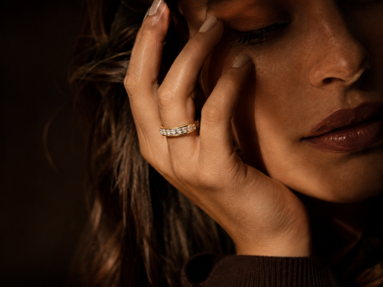 Anel em Ouro de 14K - 9 DIAMANTES
