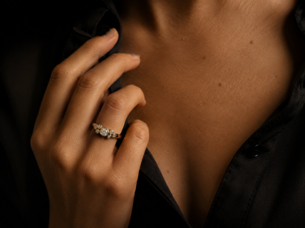 Anel em OURO 19,2K - 7 DIAMANTES