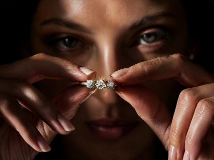 Anel em OURO Branco 19,2K - 3 Diamantes