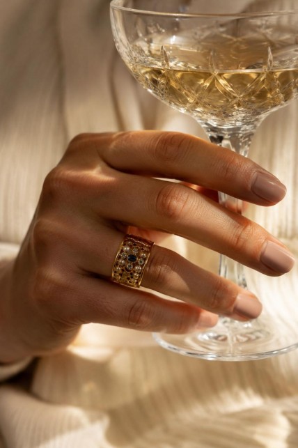 Anel em OURO 19,2K -16 PÉROLAS NATURAIS, 4 DIAMANTES e 9 SAFIRAS